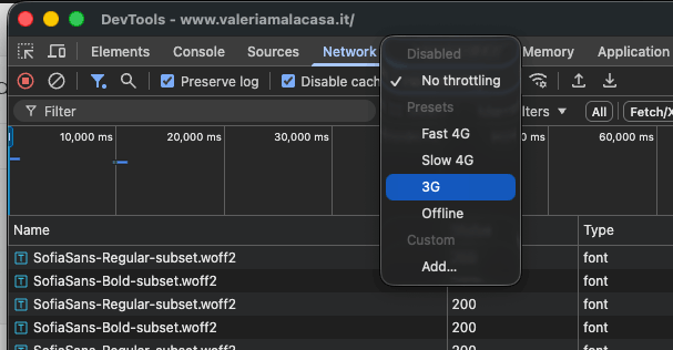 Per attivare il throttling (rallentamento simulato) su Chrome, apri il pannello Network e seleziona 3G dalla tendina di scelta "no throttling"
